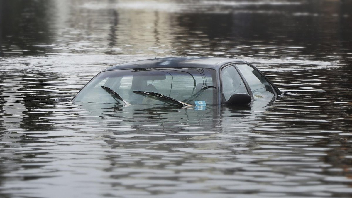 Приснилась машина в воде